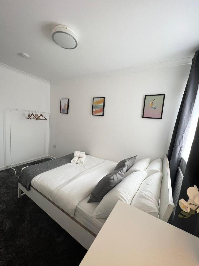 Stunning Flat In Greater London Hotel Exterior photo
